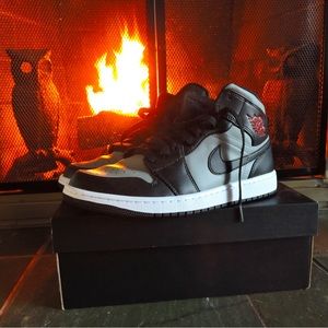 Jordan 1 Mid 'Shadow Red'
